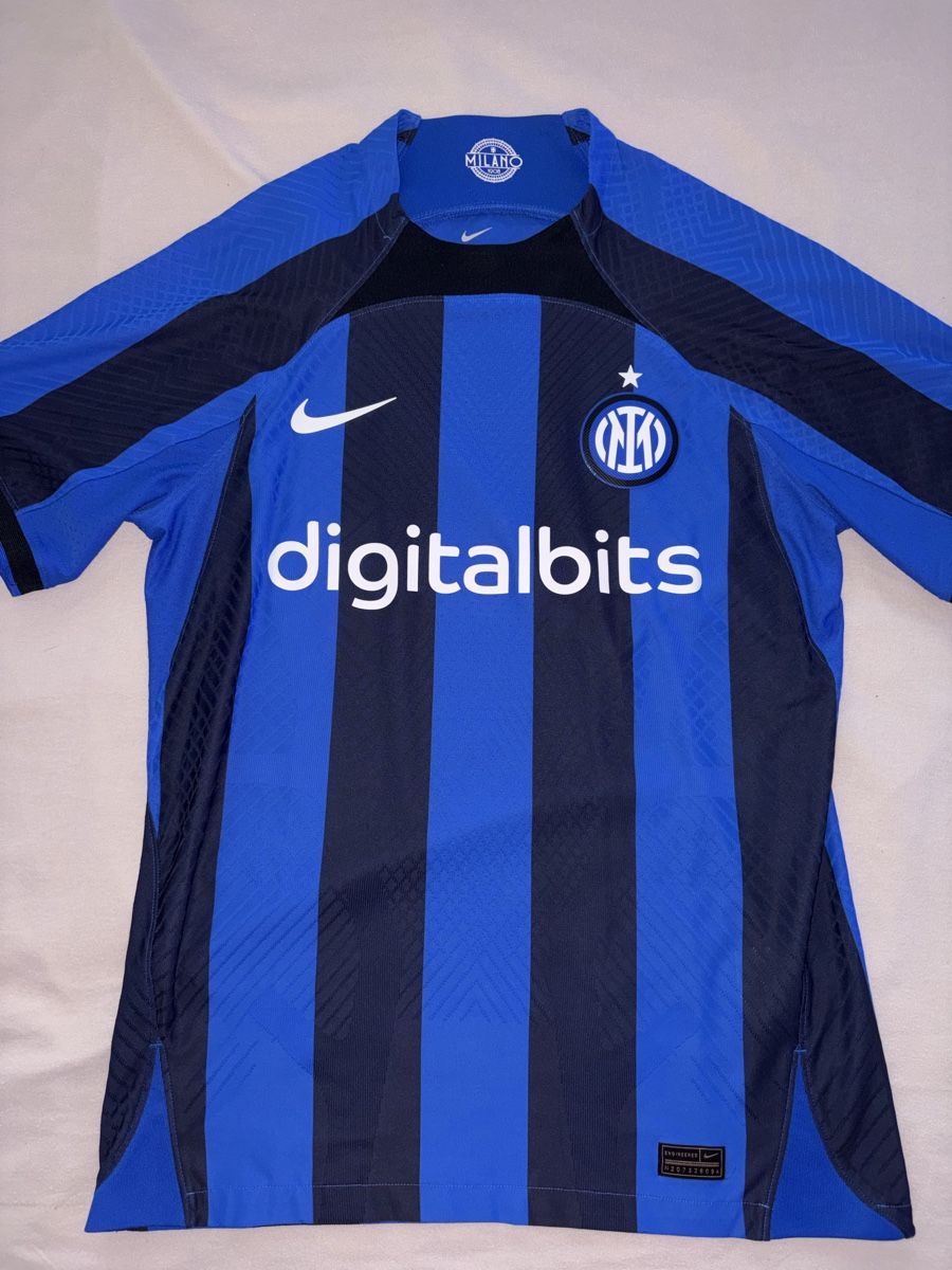 Football Club Internazionale Milano Canottiere & Pantaloni: Inter Mailand Authentic Trikot / size M – Usato da Urdorf venduto da YannisW.