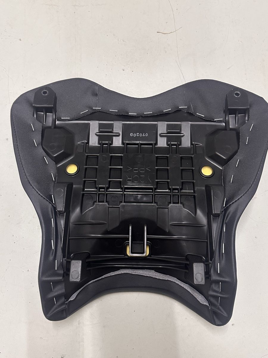 Yamaha Tutti i ricambio per moto: Yamaha R1 RN65 Front-/Hecksitz – Nuovo (secondo la descrizione) da Ostermundigen venduto da serginho09 1