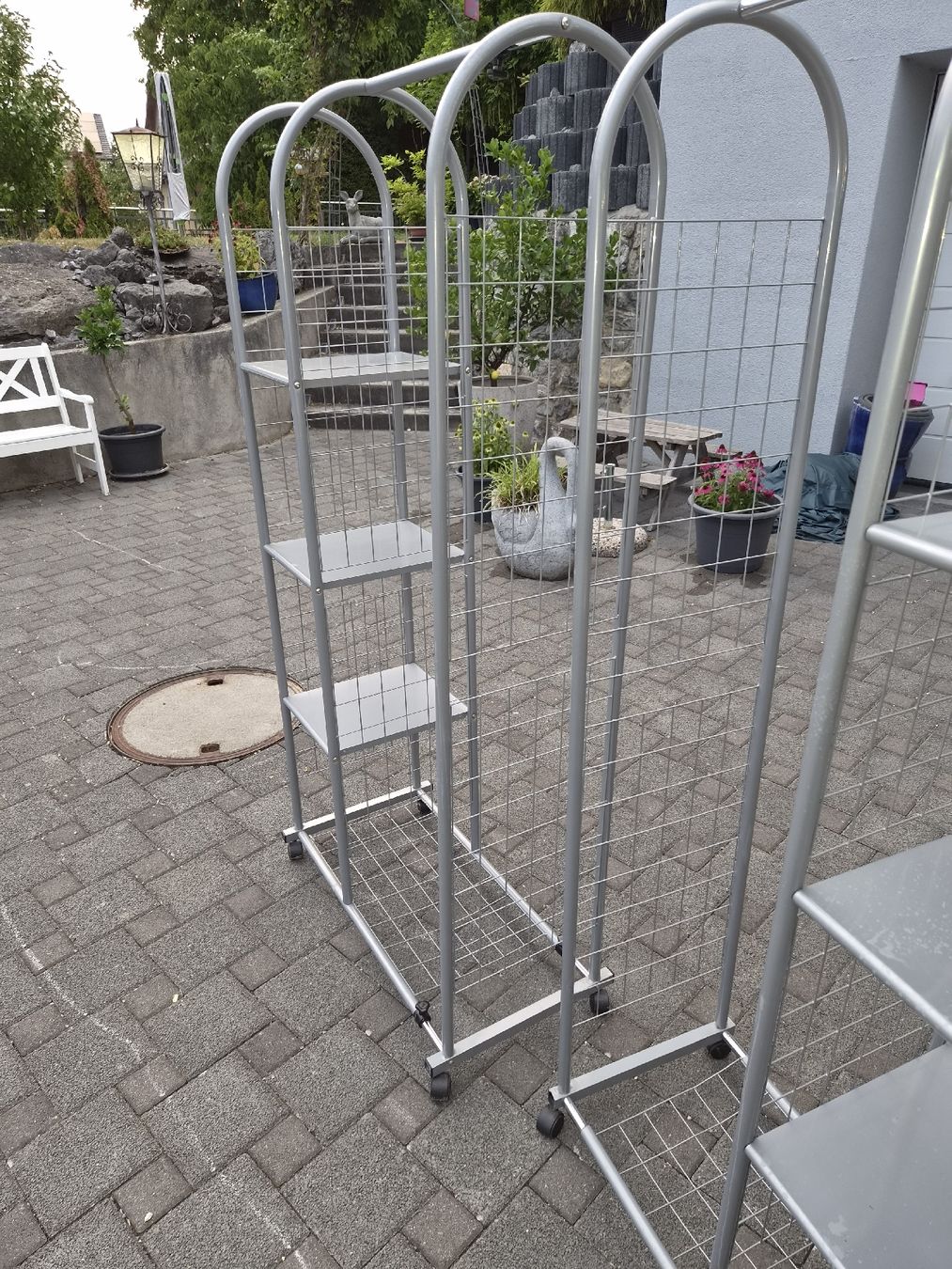 Porte manteau: Kleiderständer Metall Grau Rollbar 2 Stk. – D'occasion à Dürrenäsch par Uliu 1