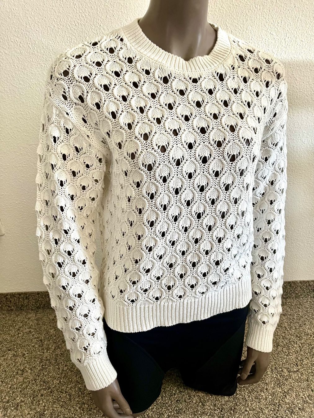Pullover & Sweatshirts: NEU: crèmeweisser Baumwoll Pulli, Lochstrickmuster Gr.S38-40 – Neu und originalverpackt aus Adliswil von eri.40