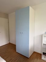 Kleiderschrank aus Holz