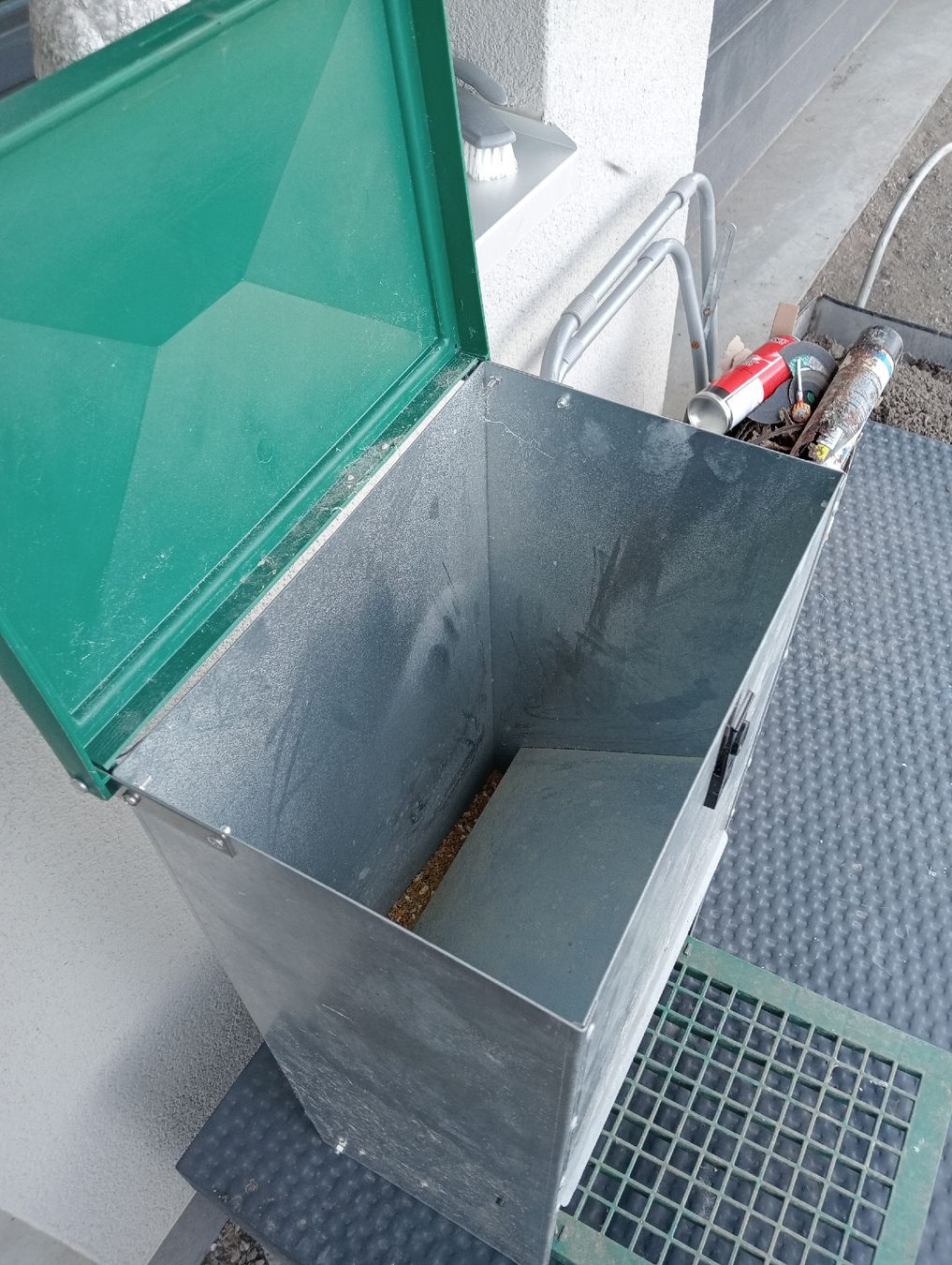 Nourriture: Futterautomat für Hühner – D'occasion à Menznau par Kerajule 1