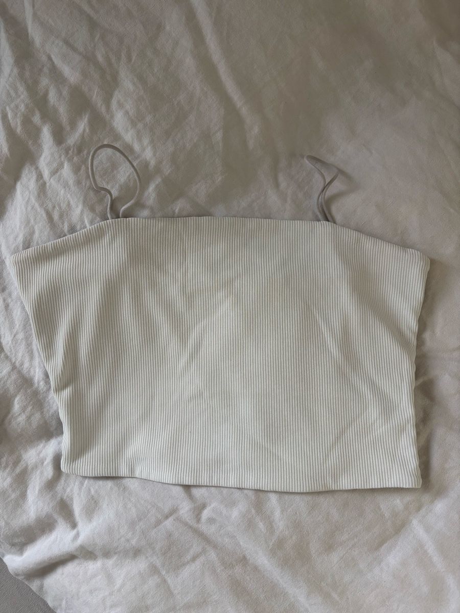 Shein Top: Shein White Crop Top, Size S – Usato da Dübendorf venduto da zeb_h87q