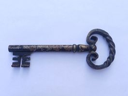 Alter Schlüssel mit Korkenzieher 