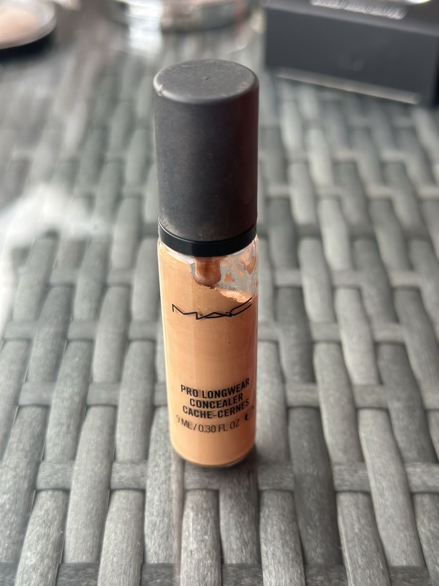 Make-up: MAC Pro Longwear Concealer – Usato da Luzern venduto da Mademoiselle_Poulain