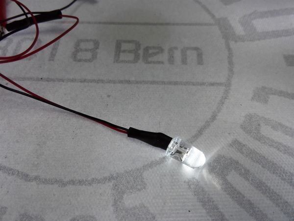 Componenti elettronici: Blink-LED 5mm weiss 12V verkabelt – Nuovo (secondo la descrizione) da Luzern venduto da Salefactory