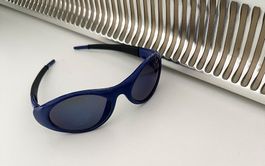 sportliche Sonnenbrille in blau