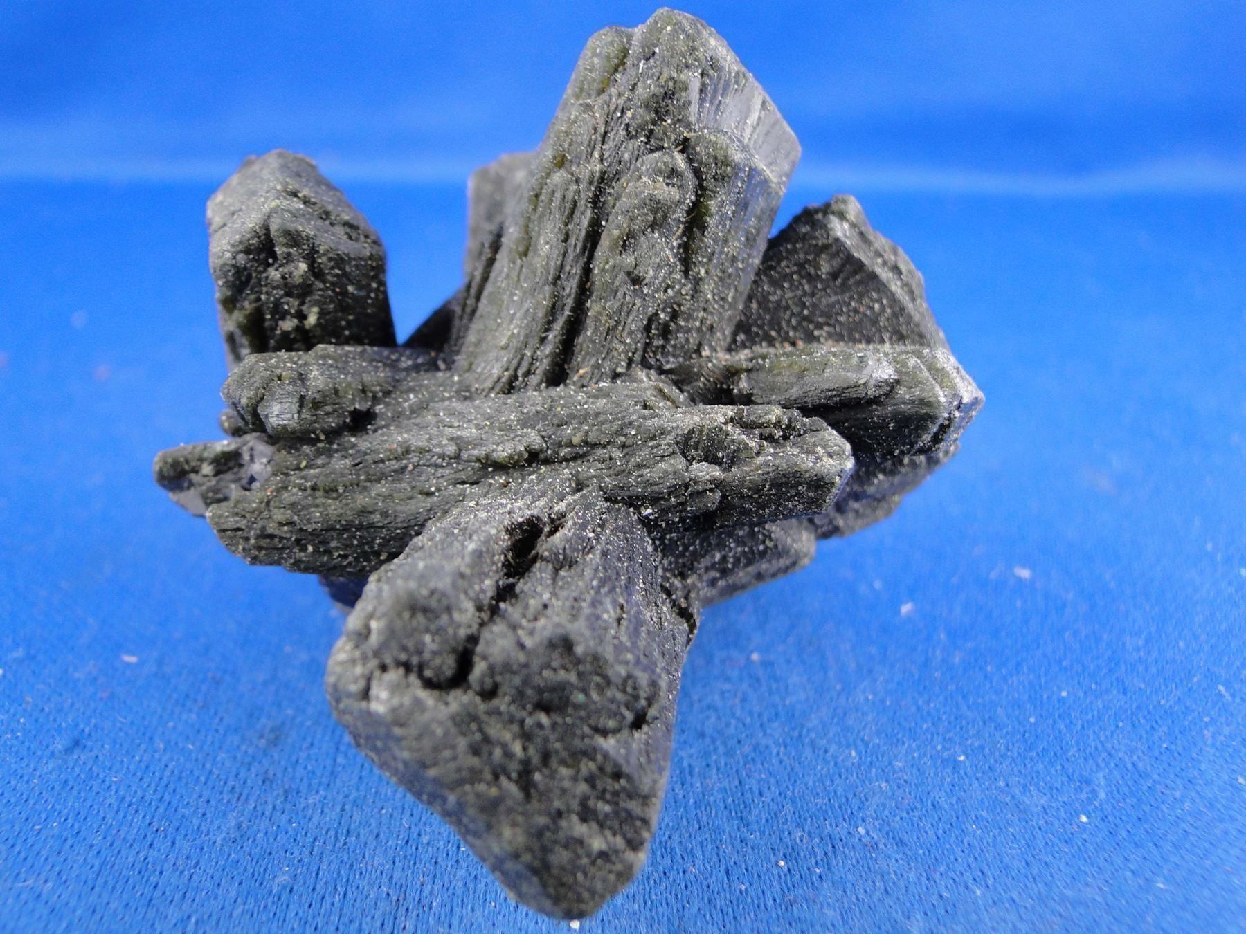 Minerali & Pietre curative: Granat var Melanit auf Epidot – Usato da Schinznach Bad venduto da Demerald 7