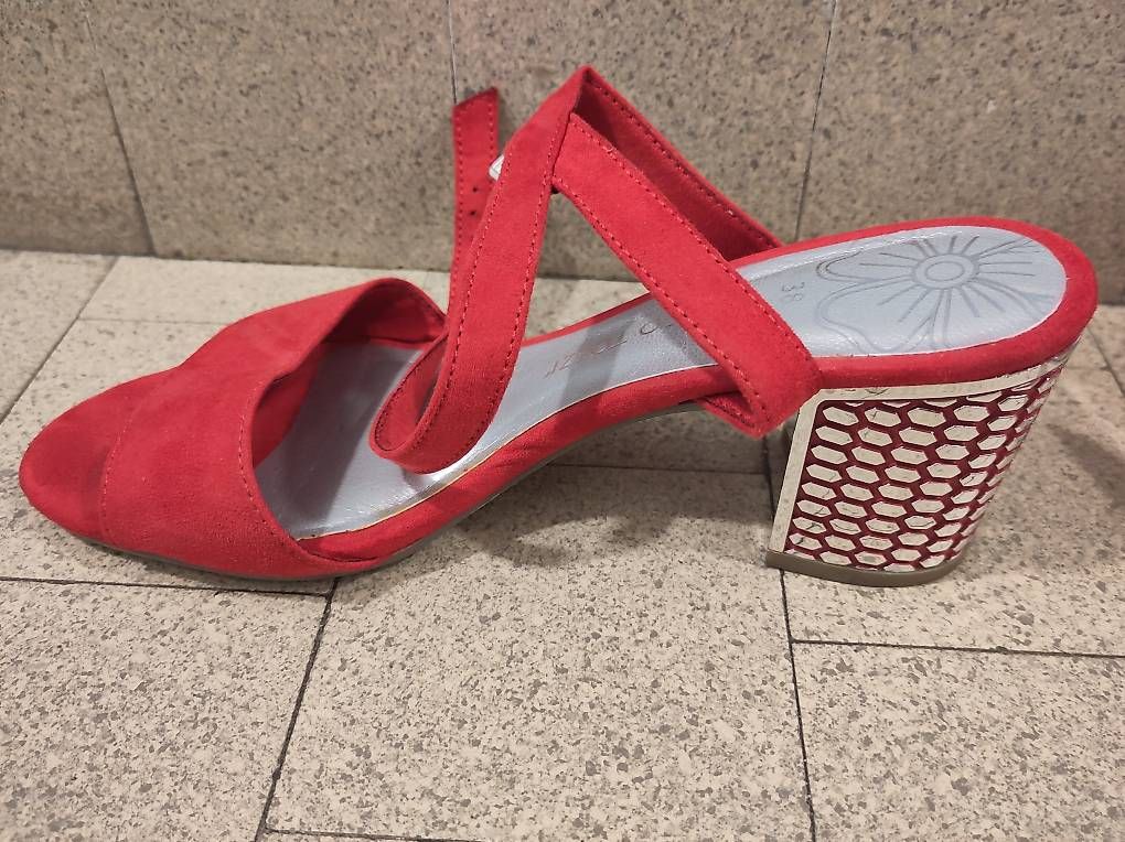Scarpe da donna: Diverse Damenschuhe  – Usato da Luzern venduto da joh_8ys9 2