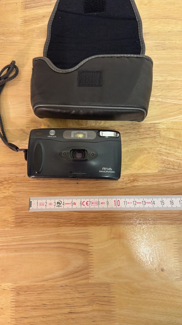 Minolta Fotocamera: Minolta Riva Panorama 35mm Kompaktkamera mit Tasche – Usato da Birsfelden venduto da inf_l2yy