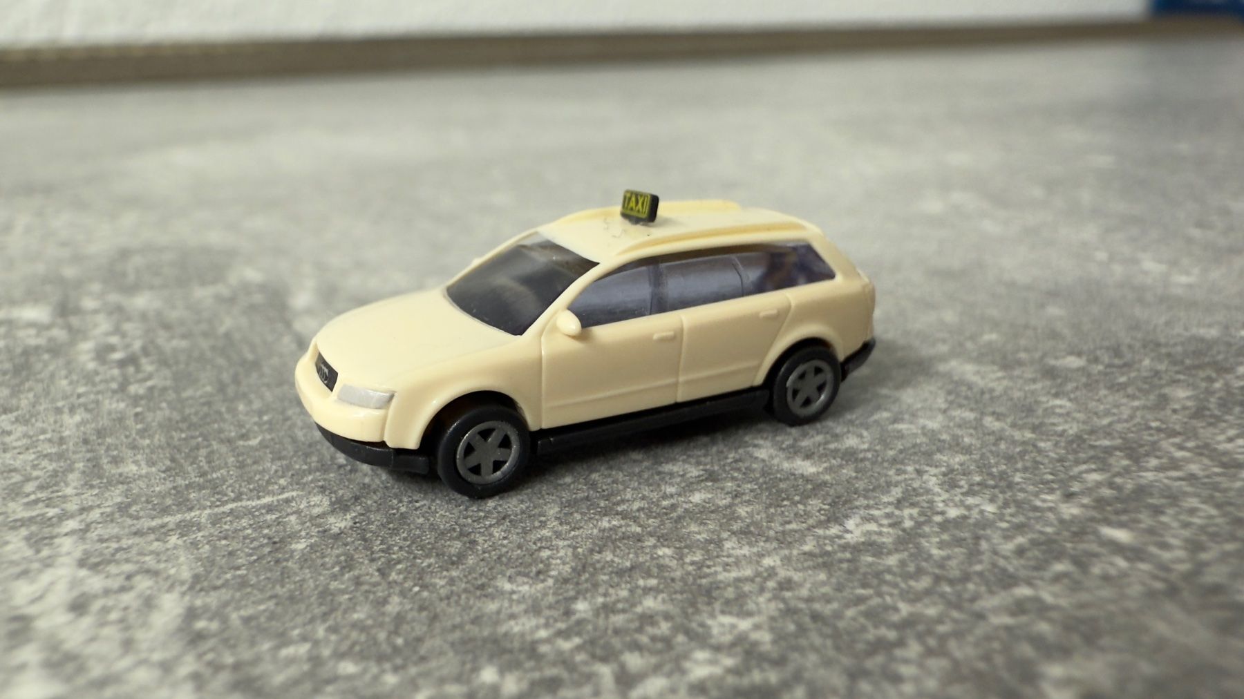 Modellautos: Modellauto Audi A4 Massstab 1:16 – Gebraucht aus Windlach von Kelebra