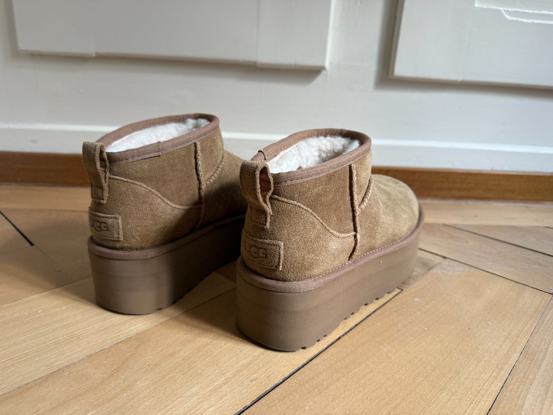 Ugg Scarpe da donna: UGG - Leder Plateau Winterschuhe hellbraun 38 – Usato da Zürich venduto da Diazaio 2