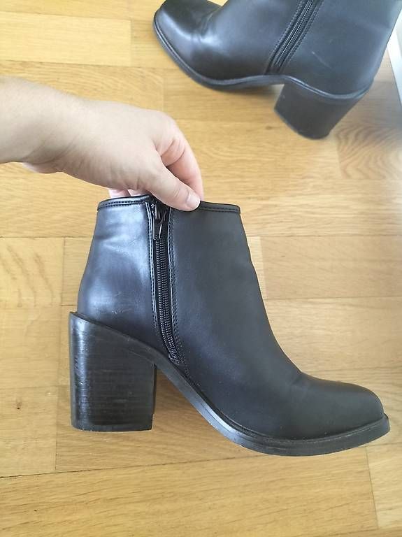 Scarpe da donna: Bottines London Rebel noir avec fermetures éclair  – Usato da Vevey venduto da fra_fs8w 1