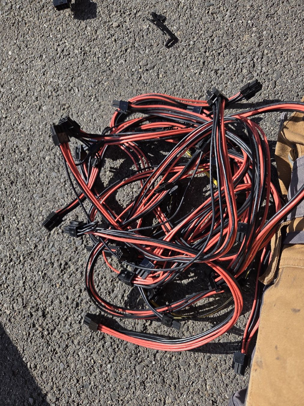 Cavi: kabel für mining rigs – Usato da Zufikon venduto da taneleiskop