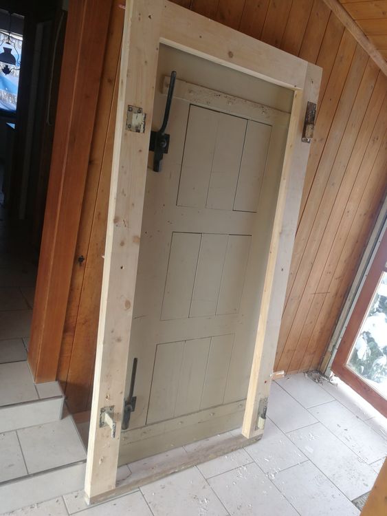 HOLZTÜRE FÜR KELLER 1