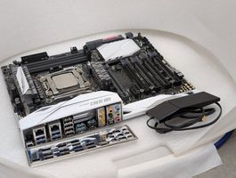 ASUS X99-Deluxe II + Intel i7-5820K / LGA 2011-3 / Wi-Fi