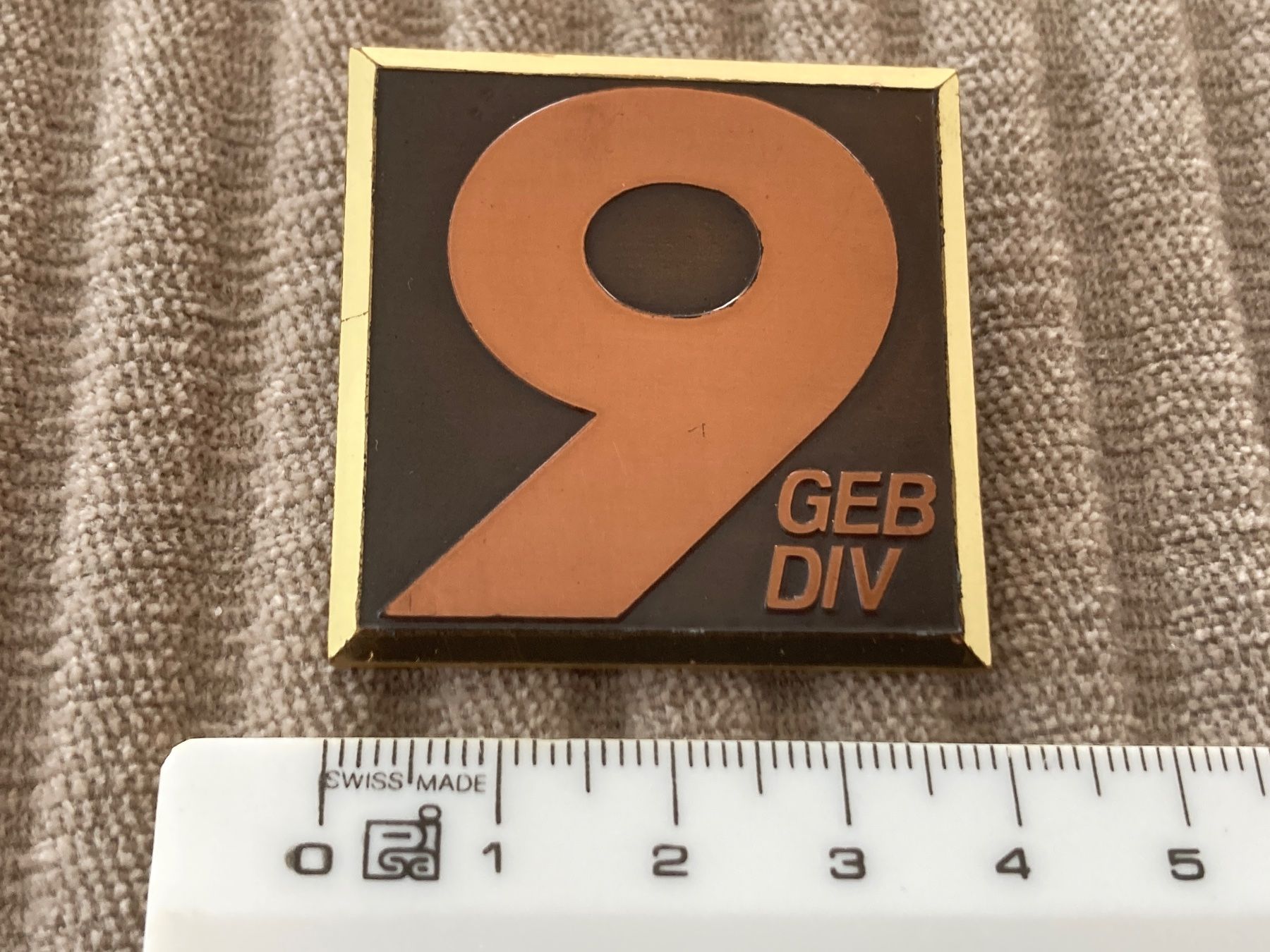 Schweizer Armee Placchette & Badge: Emblem / Abzeichen Geb Div 9 - Schweizer Armee – Usato da Brütten venduto da Hst1 3