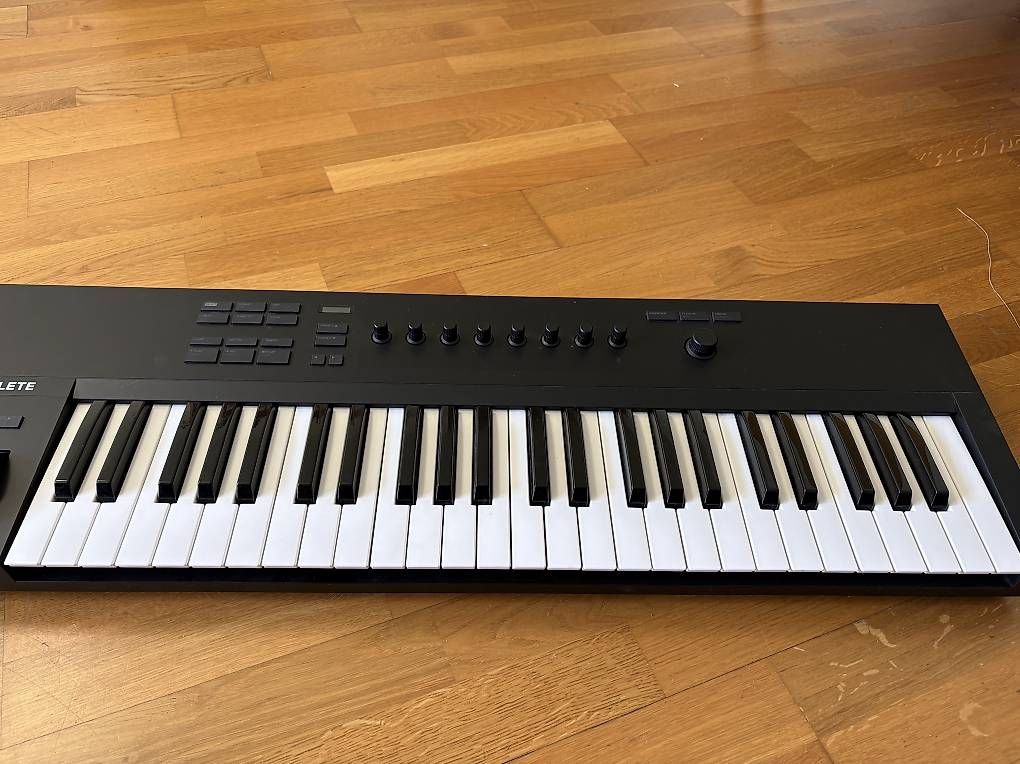 Native Instruments Strumenti musicali: Midi-Keyboard Komplete Kontrol A49 – Usato da Bern venduto da Baumwall