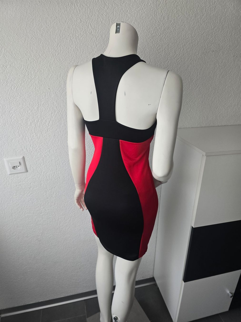 Vestiti: Robe noir et rouge T-S – Usato da Les Verrières venduto da kitel79 7