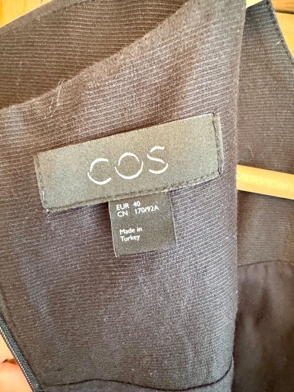 Cos Vestiti: COS Abendkleid schwarz Gr.40 – Usato da Männedorf venduto da Olumio 4