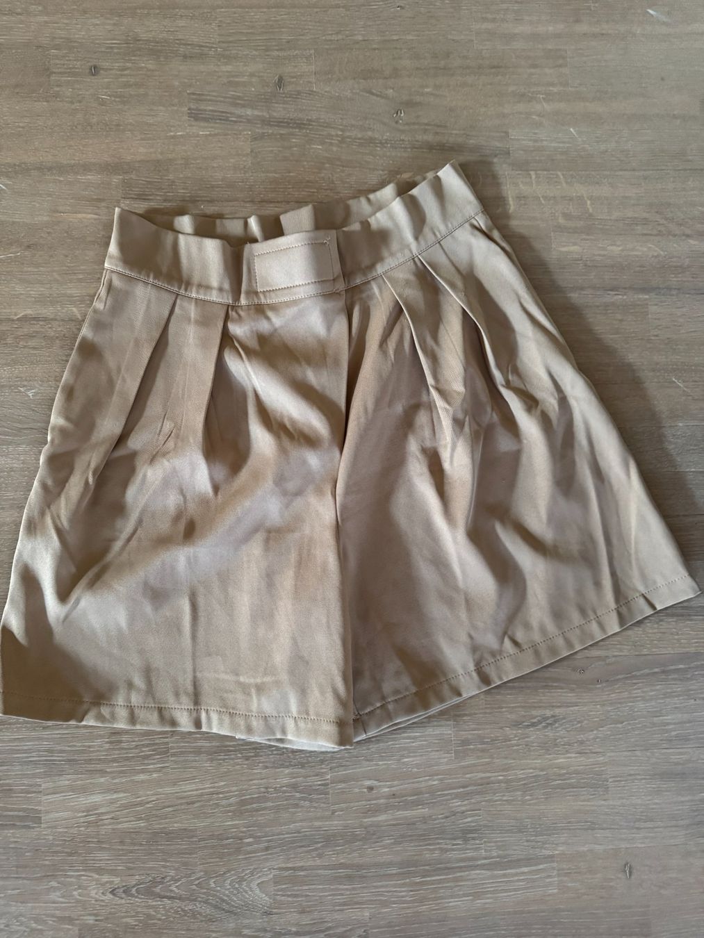 Pantaloni: Short beige taille haute – Usato da Rossemaison venduto da Carduelis