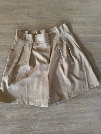 Short beige taille haute