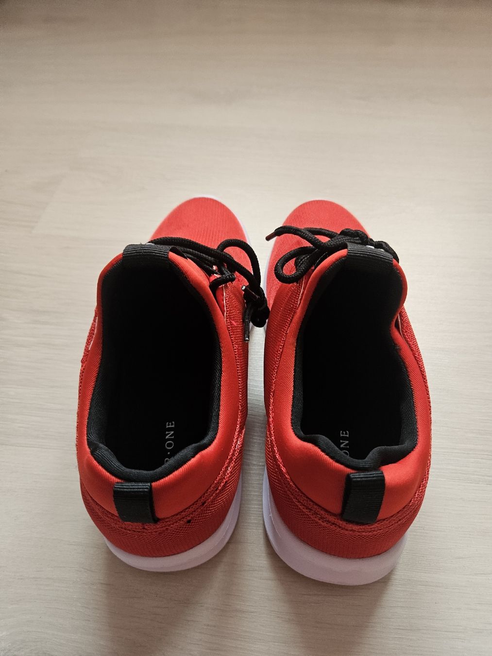 Scarpe da donna: NEUE Pier One Sneaker, Rot, Grösse 38 – Nuovo (secondo la descrizione) da Steckborn venduto da suz_v2v6 6