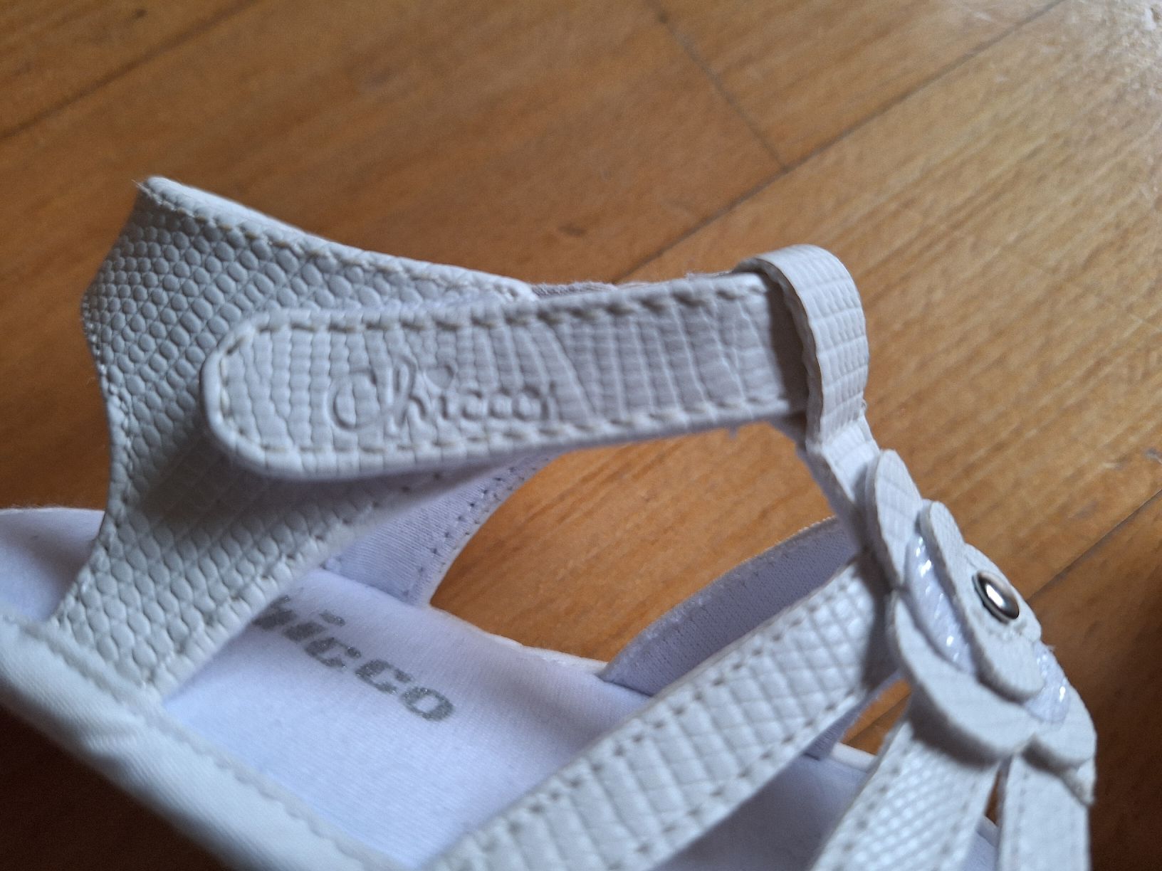 Chicco Scarpe per ragazze: weisse Sandalen von Chicco in Gr. 19 – Nuovo e nell'imballaggio originale da Oberrieden venduto da man_9tm2 3