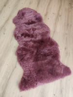 2 Stück Lammfell burgund je 65 x 35 cm guter Zustand
