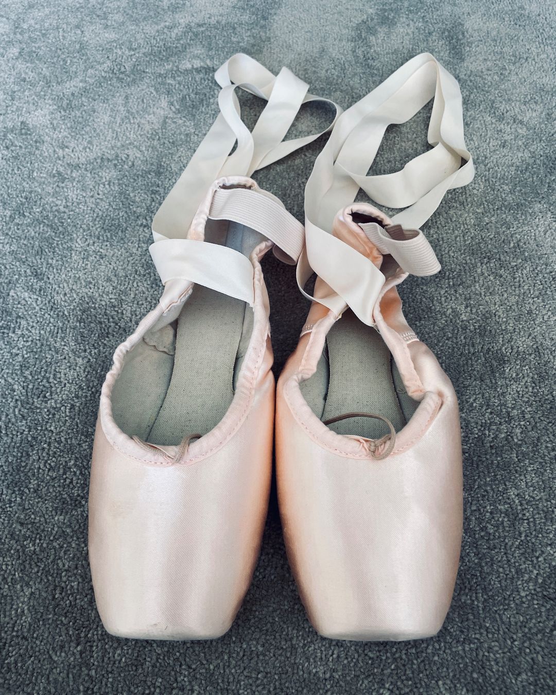 Damenschuhe: Pointes de danse Suffolk Spotlight taille 6 XN avec rubans – Gebraucht aus Jussy von Retrove