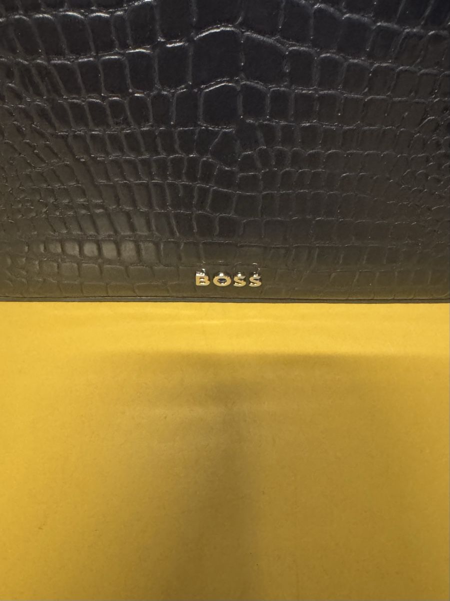 Hugo Boss Taschen für Damen:  Boss Handtasche  – Gebraucht aus Schlieren von Freundlich02 3