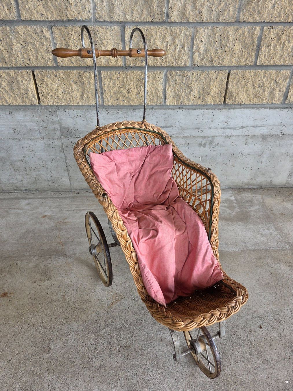 Puppenwagen: antiker Puppen Wagen Kinderwagen – Gebraucht aus Walterswil BE von Lonitti 1