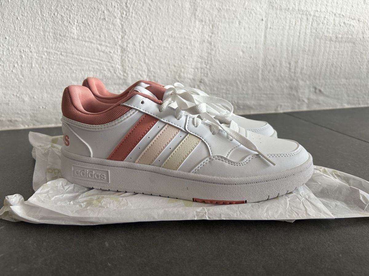 Adidas Scarpe da donna: Adidas Turnschuhe Hoops 3.0, Grösse 40, US 8 – Nuovo (secondo la descrizione) da Hinwil venduto da Kathinka73