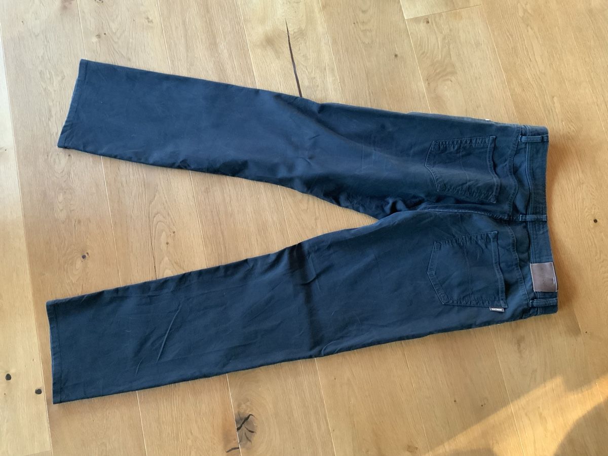 Navyboot Pantaloni: SCHWARZE HOSE VON NAVYBOOT GRÖSSE W33/L32 – Usato da Reichenbach im Kandertal venduto da Cellobello11 1