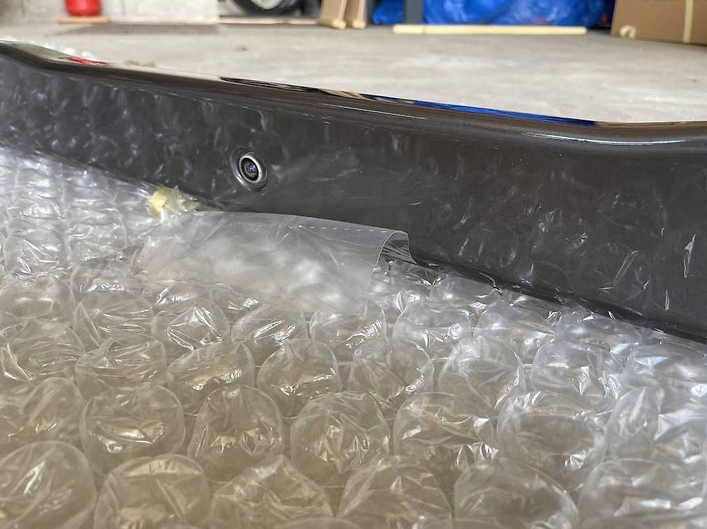 Tutti pezzi di ricambio auto: Dodge challenger SRT spoiler avec caméra – Usato da Font venduto da lau_gnh7 1