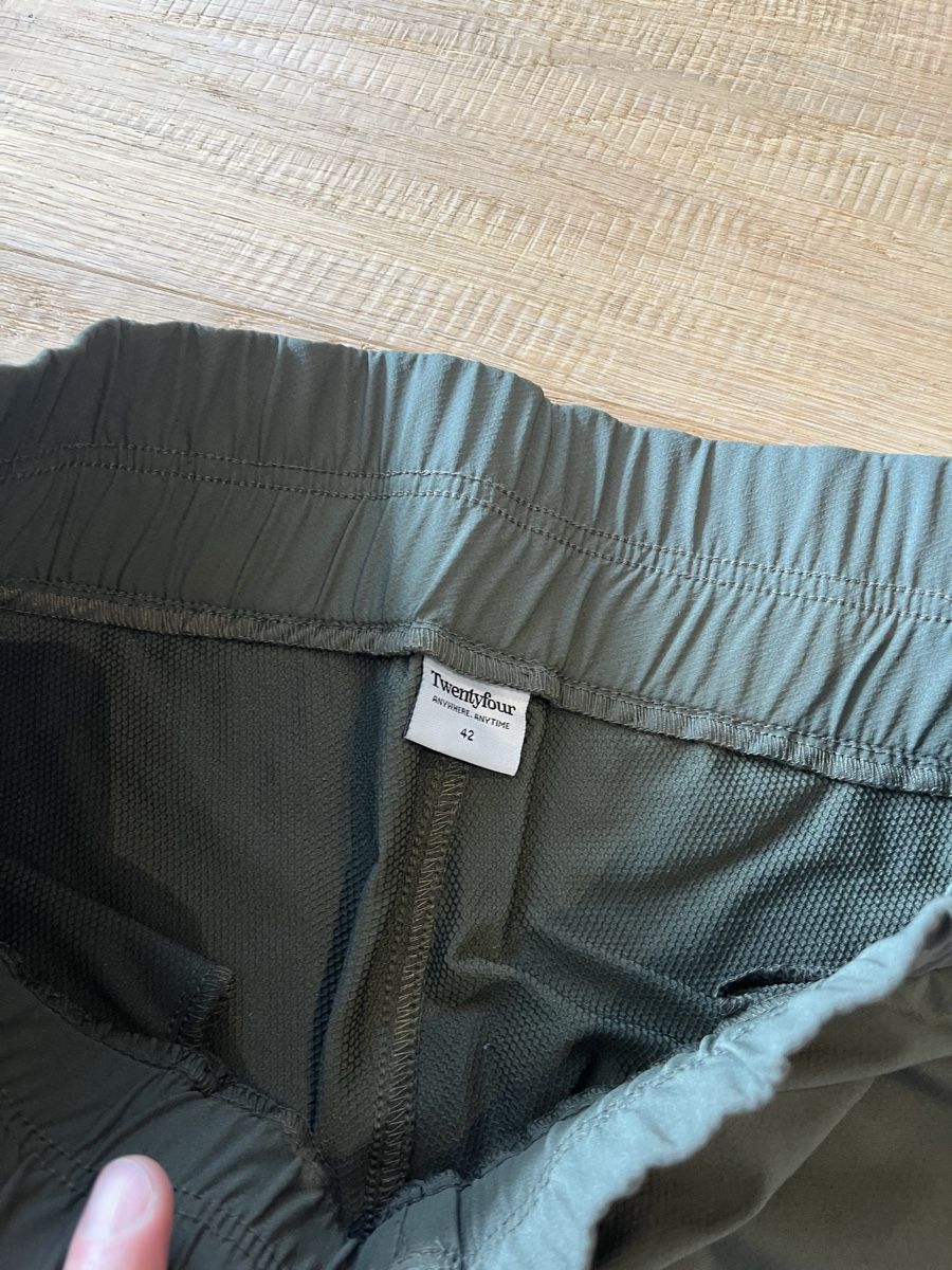 Pantaloni: Olivegrüne Wander-/Trainingshose von Twentyfour – Usato da Altdorf UR venduto da Jenny13 1