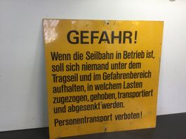 Gebrauchtes gelbes Warnschild "Gefahr!" Seilbahn Vintage
