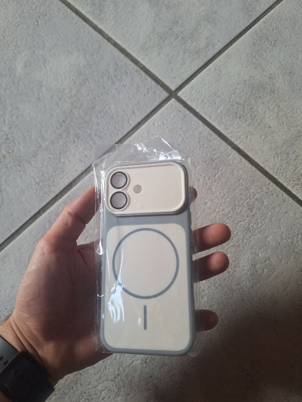 Apple Covers & Schutzfolien: Iphone 17 Hülle grau – Neu und originalverpackt aus Luven von sven.caderas