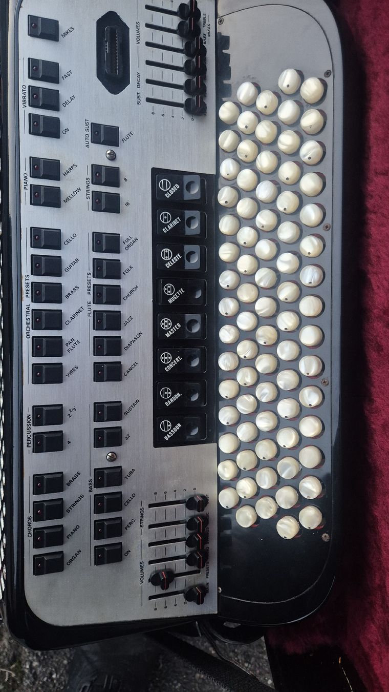 Strumenti musicali: Crucianelli Magicvox elektro Akkordeon – Usato da Rämismühle venduto da beni0010 3