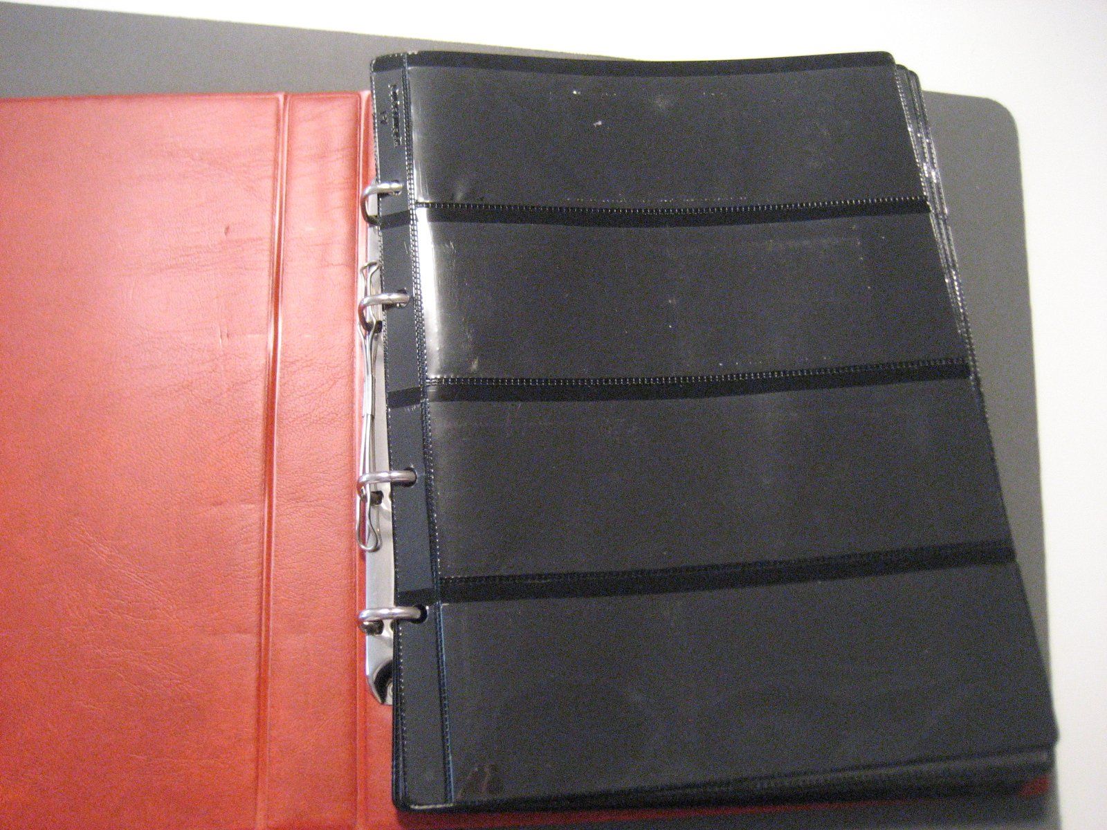 Philswiss Album: Philmail, Viererblockalbum mit 25 Taschen, Occasion – Usato da Winterthur venduto da Zupogeru 1