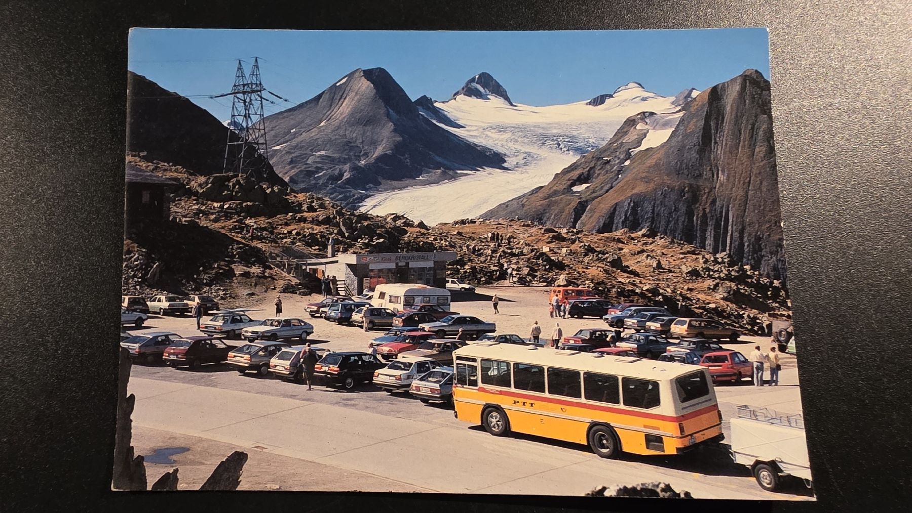 Cartoline postali: Nufenenpass Parkplatz mit Postauto, 1969 – Usato da Burgdorf venduto da MIDICLORIAN