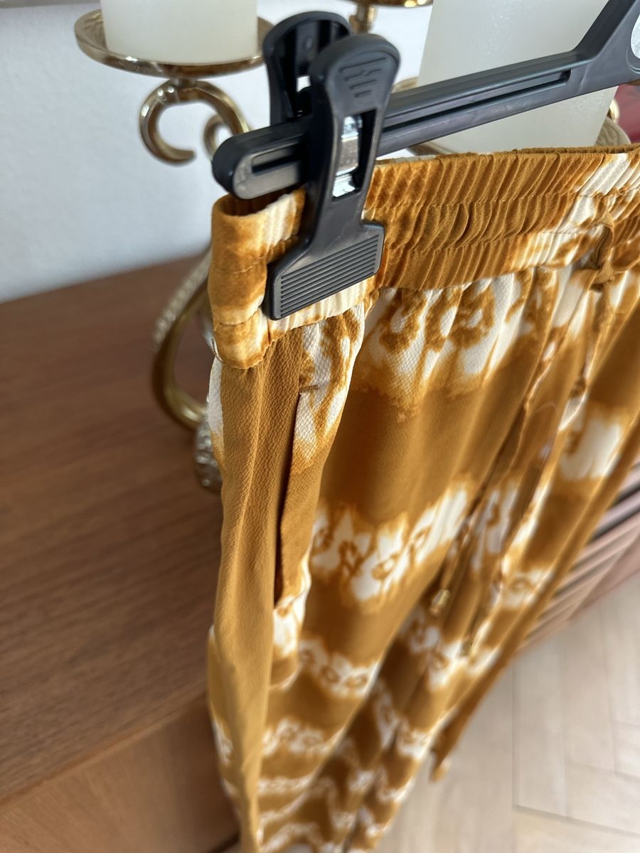 H&M Pantaloni: Sommerhose senfgelb H&M – Usato da Zürich venduto da PuraVida111 3
