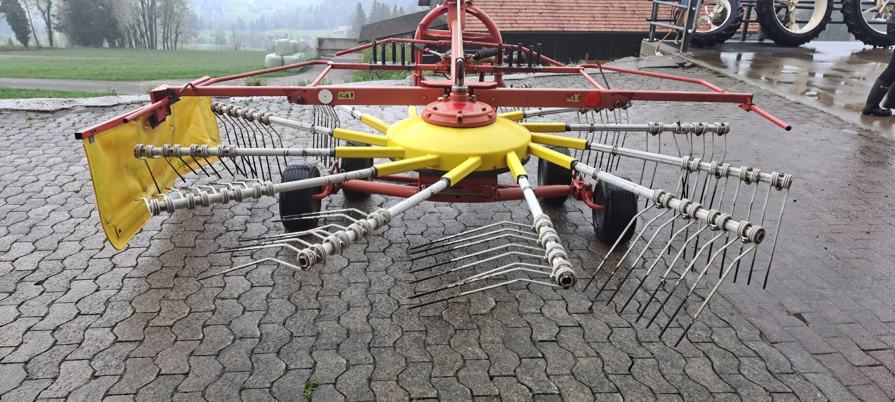 Pöttinger Raccolta foraggio grezzo: Schwader – Usato da Oberhelfenschwil venduto da Fiat1880 4
