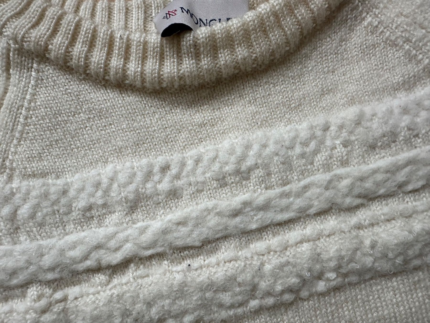 Moncler Maglioni & Felpe: Moncler Girl Pullover size 98 – Usato da Zürich venduto da Bybyana 1
