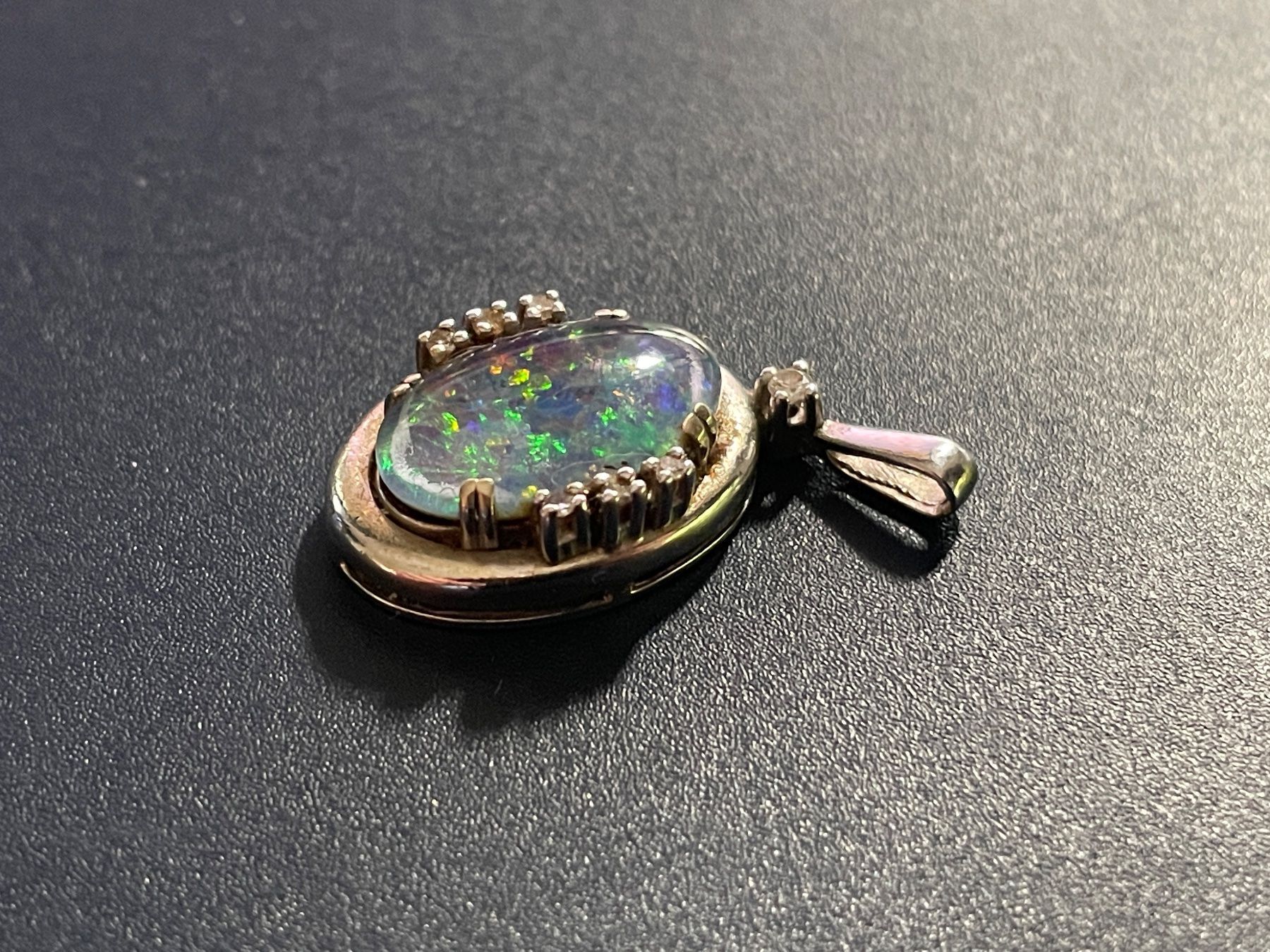Ciondoli: Anhänger Opal mit Weissgold Einfassung 585er mit Steinen – Usato da Volketswil venduto da rubin74 4