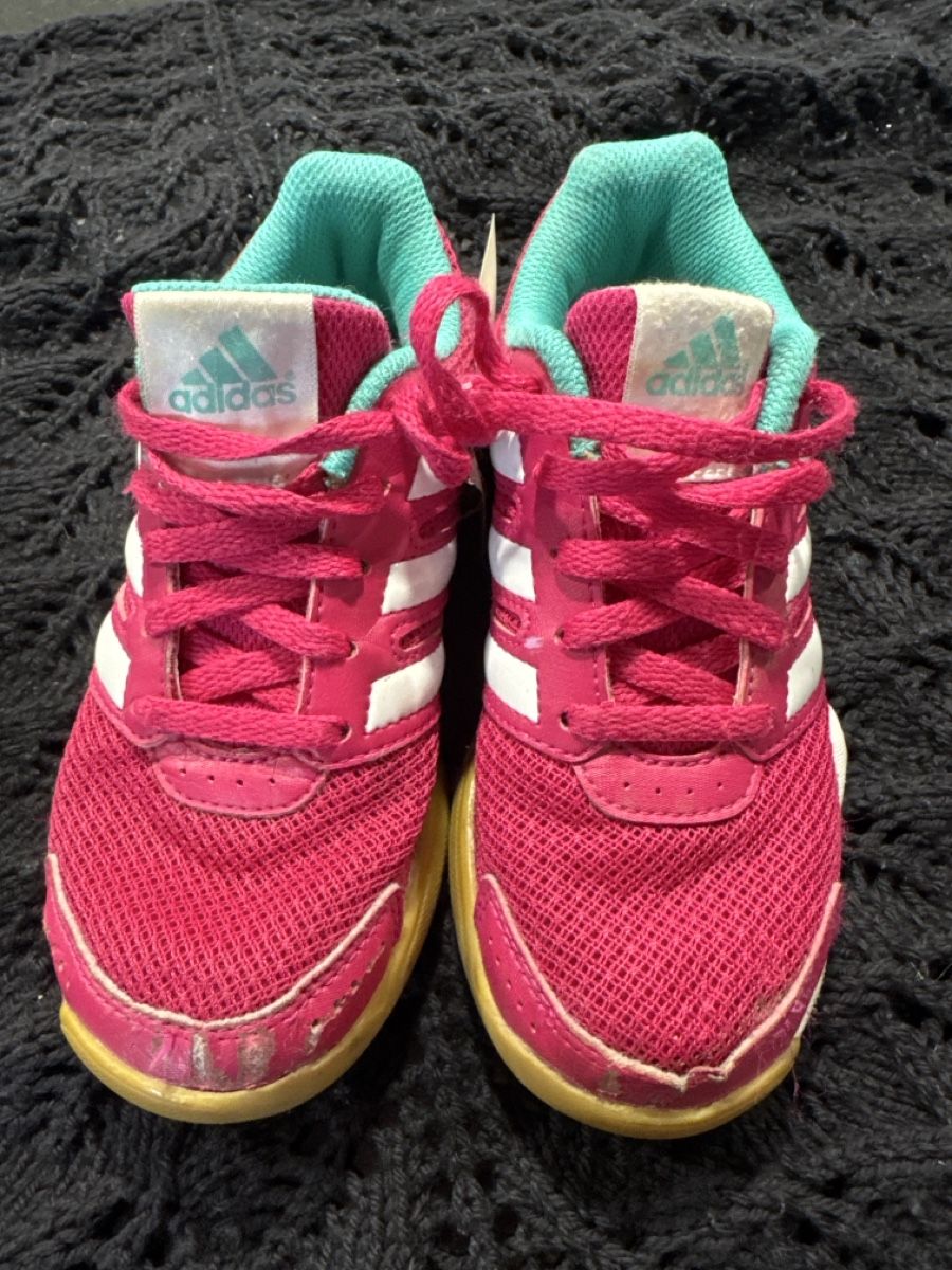 Adidas Scarpe per ragazze: Adidas Hallenturnschuhe Gr. 30 – Usato da Grabs venduto da Shelly_87