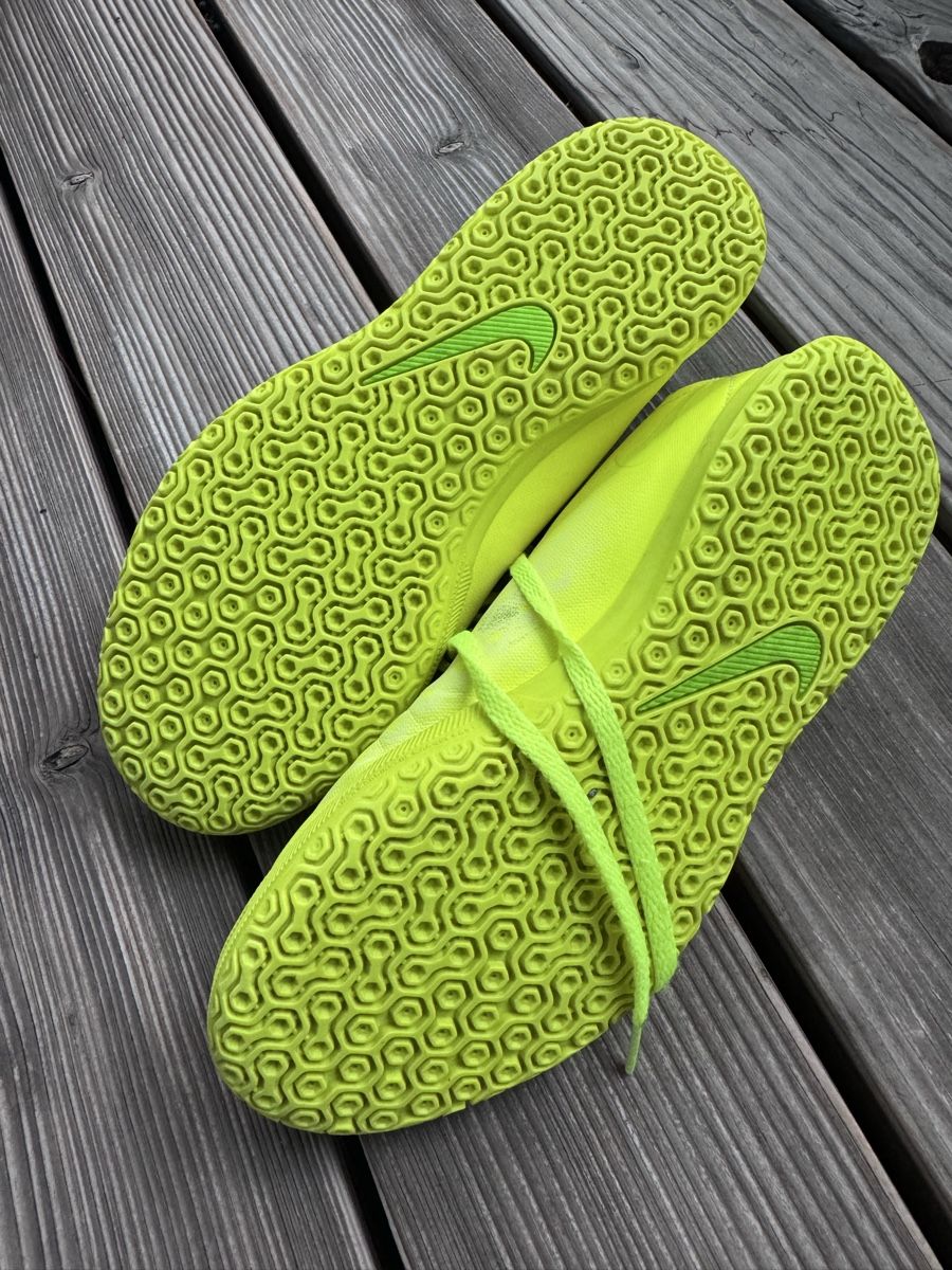 Nike Scarpe per ragazzi: Nike Hallenfussballschuhe 37.5 – Usato da Ostermundigen venduto da Clood 1