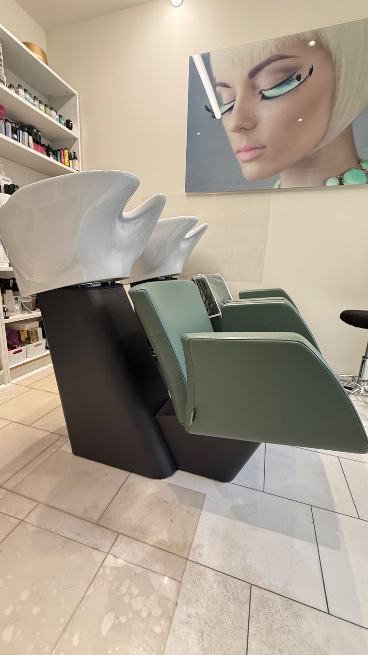 Lettini & sedie per cosmetici: Coiffeur waschen Platz – Usato da Zumikon venduto da cbn_zl8h