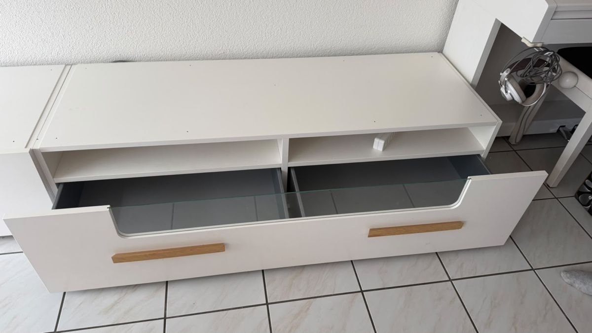 Mobili TV: 2 weisse TV-Möbel / Lowboards – Usato da Cham venduto da Rokkamare 2