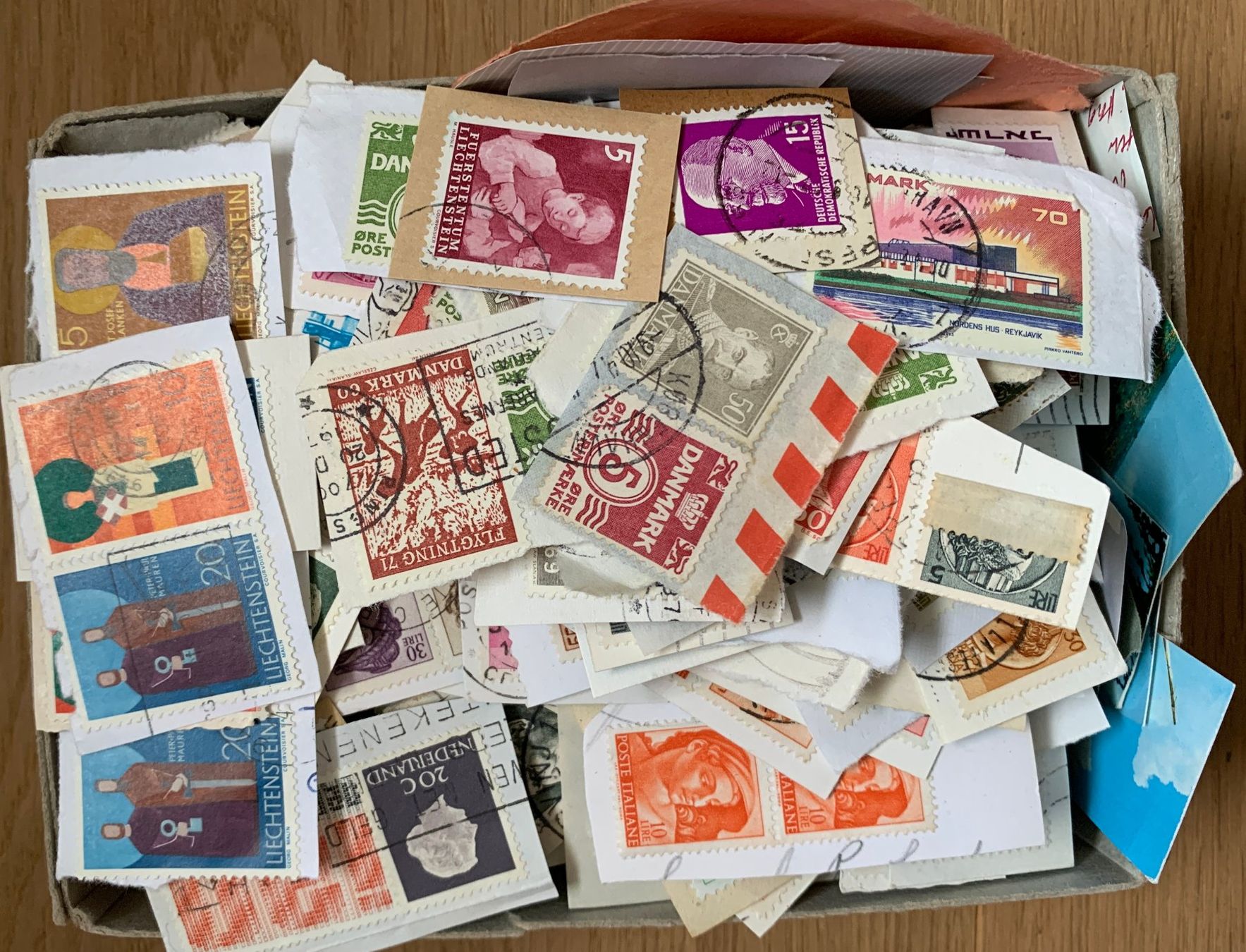 Tutti i francobolli: Briefmarkenabschnitte meist Europa – Usato da olten venduto da otusan 1